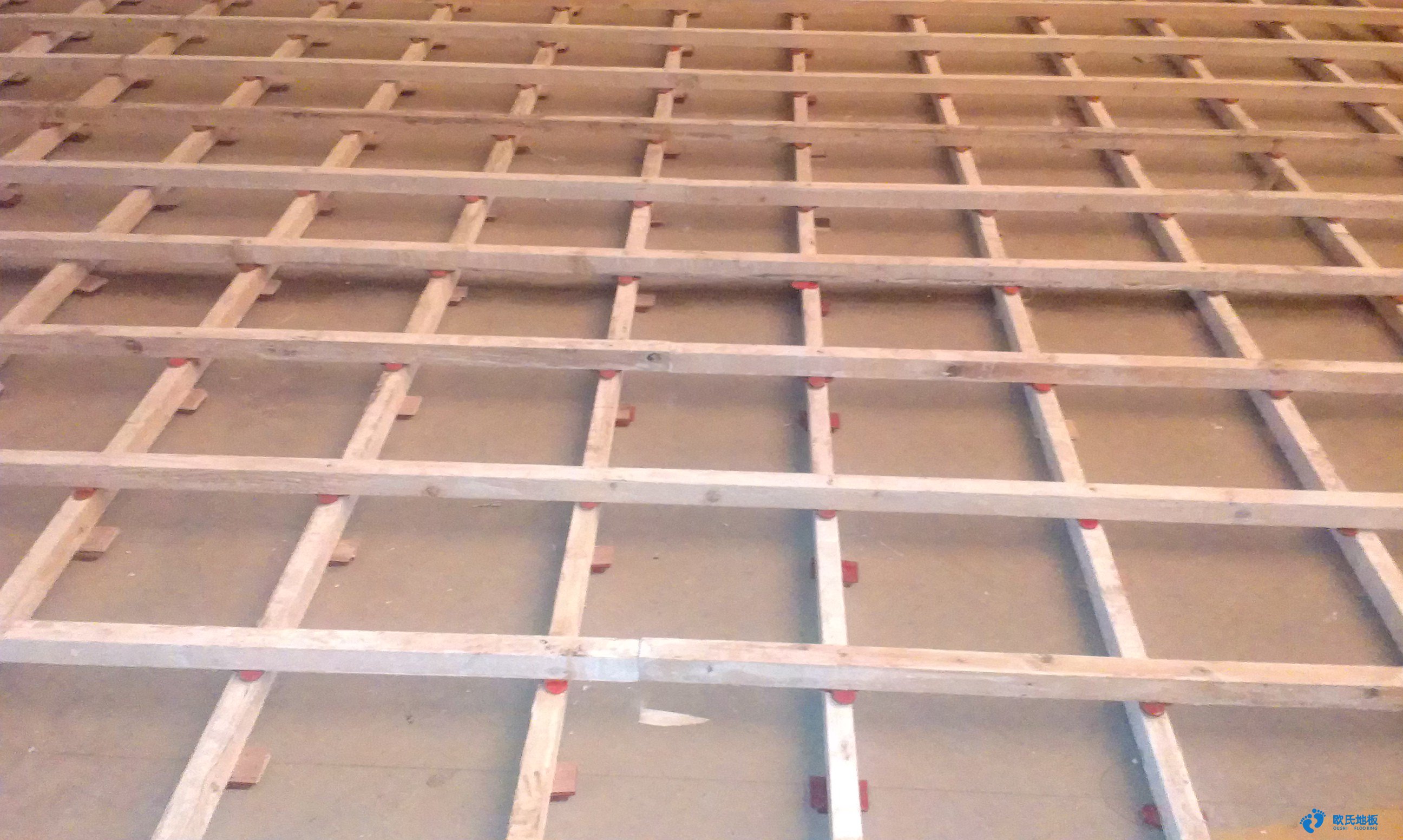 六盤(pán)水籃球運(yùn)動(dòng)地板安裝 體育館實(shí)木地板