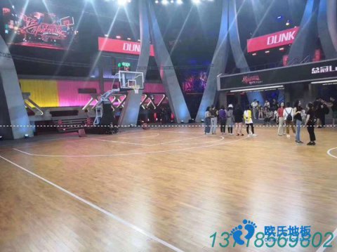 專業(yè)的籃球運(yùn)動館、選專業(yè)運(yùn)動木地板