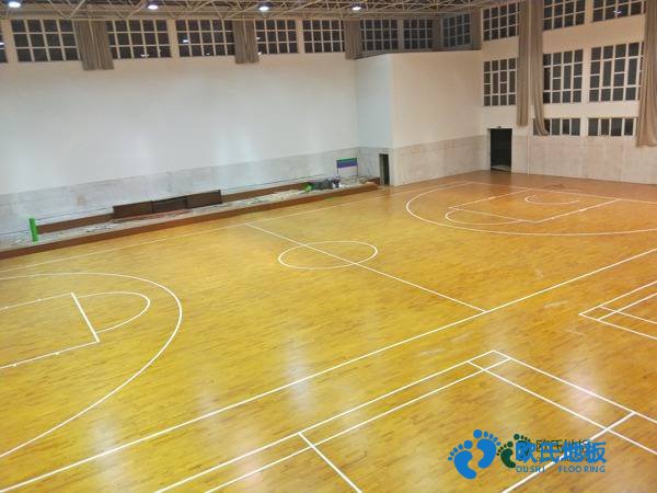 楓樺木籃球場(chǎng)木地板清潔保養(yǎng)
