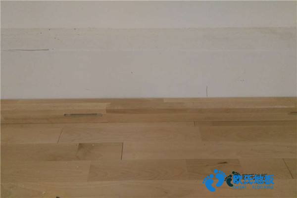 楓木運(yùn)動場館地板廠家報價