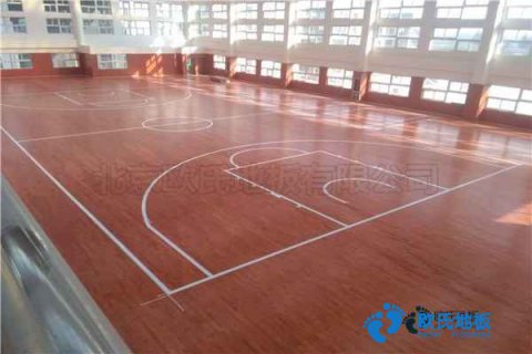 學(xué)?；@球場館地板去哪買