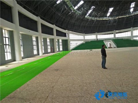 學?；@球場館地板優(yōu)點