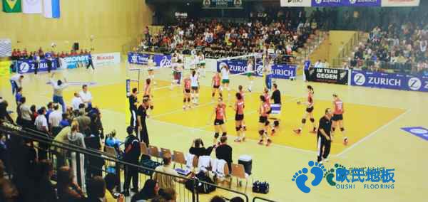 學?；@球場地地板如何拆