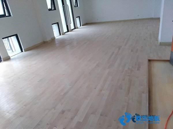 學(xué)?；@球場(chǎng)館地板灰分含量