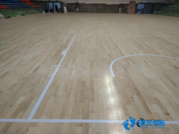 單龍骨運(yùn)動場木地板怎樣保養(yǎng)