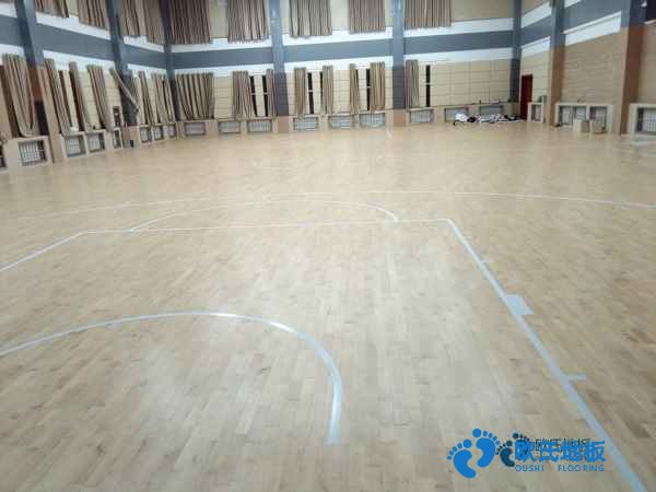 學(xué)?;@球場館木地板特點