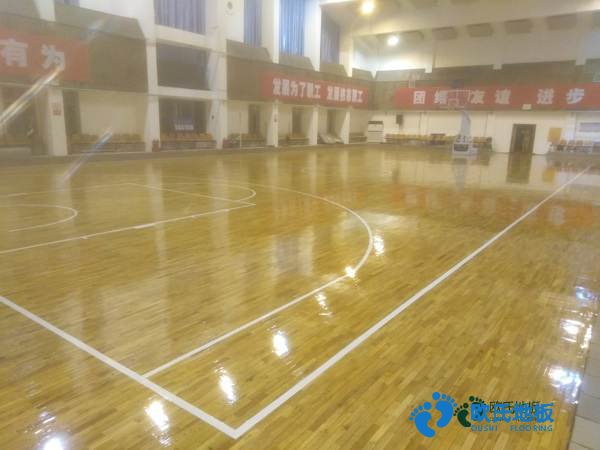 學?；@球運動木地板施工流程