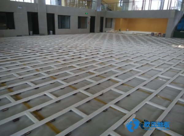 單龍骨運(yùn)動場館地板維護(hù)保養(yǎng)