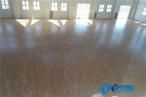 學(xué)?；@球場地地板適用范圍