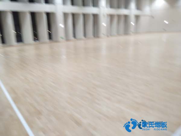 知名運(yùn)動(dòng)場地木地板施工