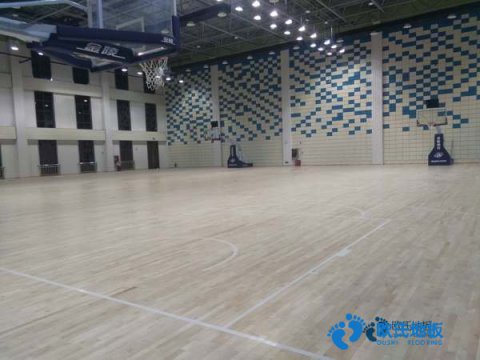 學?；@球場地木地板耐磨系數(shù)