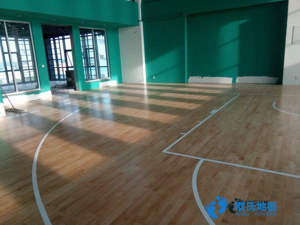 學?；@球館地板毛板厚度
