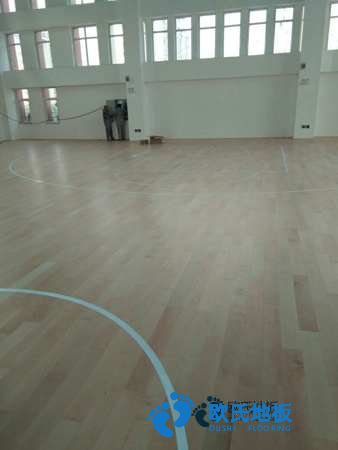 學(xué)?；@球場(chǎng)地木地板厚度