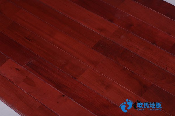 學(xué)?；@球地板特性