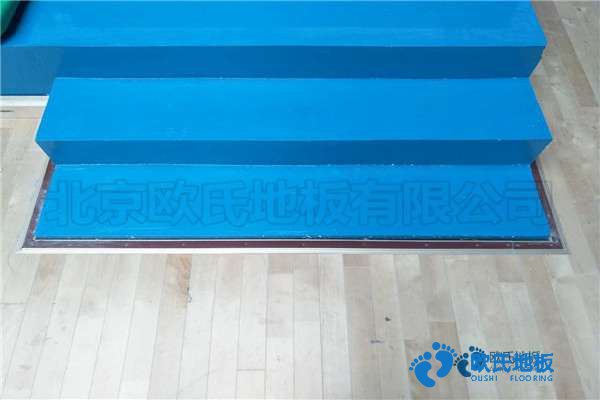 學(xué)?；@球場地地板防火