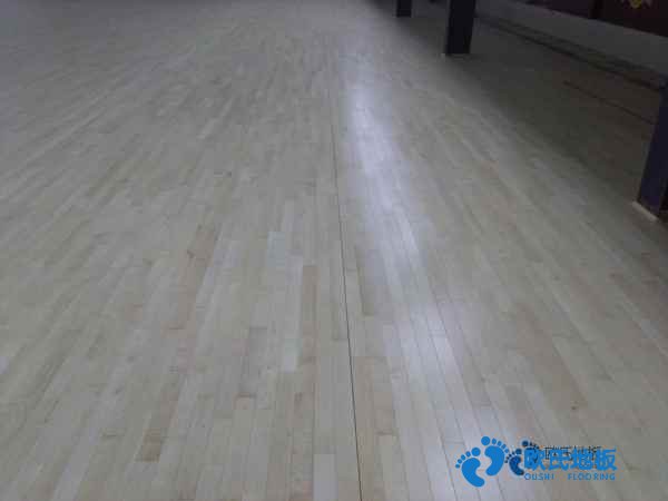 學(xué)?；@球場(chǎng)館木地板何處買