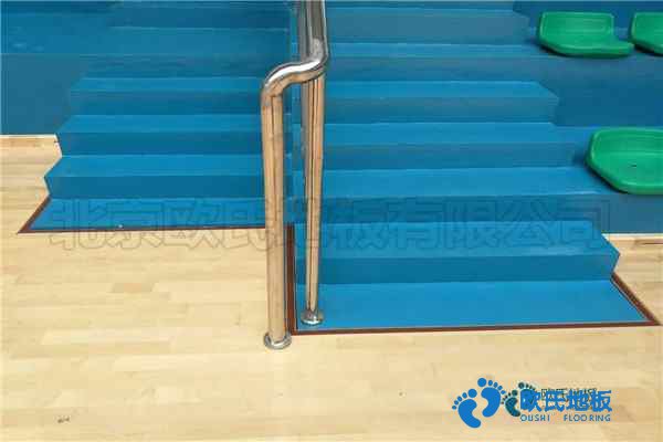 學(xué)?；@球場地地板防潮層