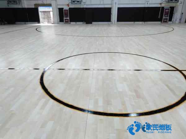 學(xué)?；@球館地板施工步驟