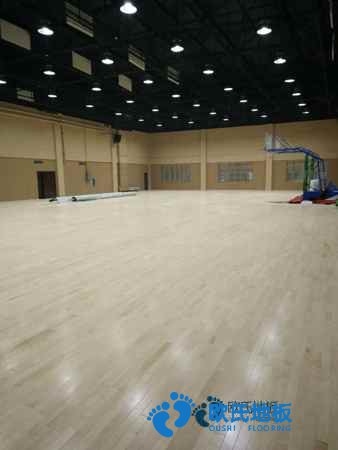 學(xué)?；@球場地地板回彈值