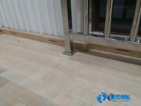 學(xué)?；@球場(chǎng)地木地板能用多久