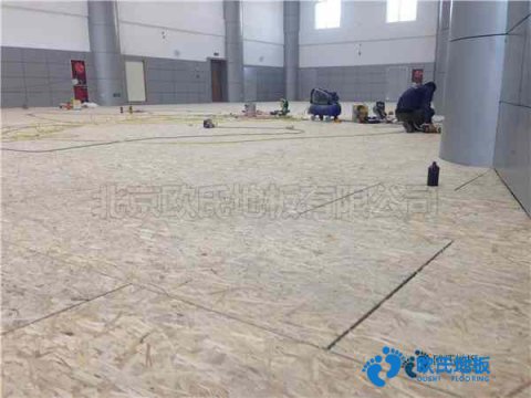 學(xué)?；@球場(chǎng)館地板如何拆