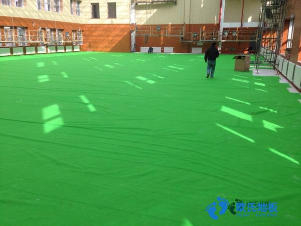學(xué)?；@球場(chǎng)館地板如何拆
