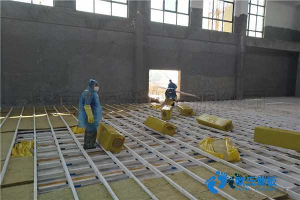 學(xué)?；@球場(chǎng)地地板耐用嗎