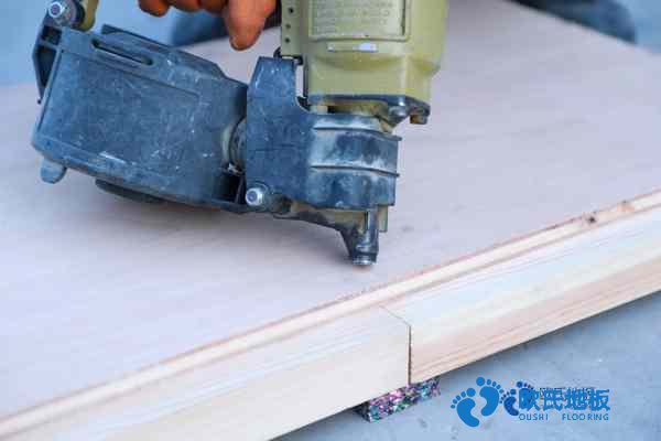 學(xué)?；@球場(chǎng)地地板耐用嗎