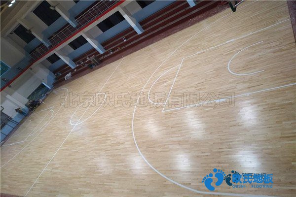 學(xué)?；@球場地木地板優(yōu)點