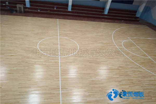 學(xué)校籃球場地木地板優(yōu)點