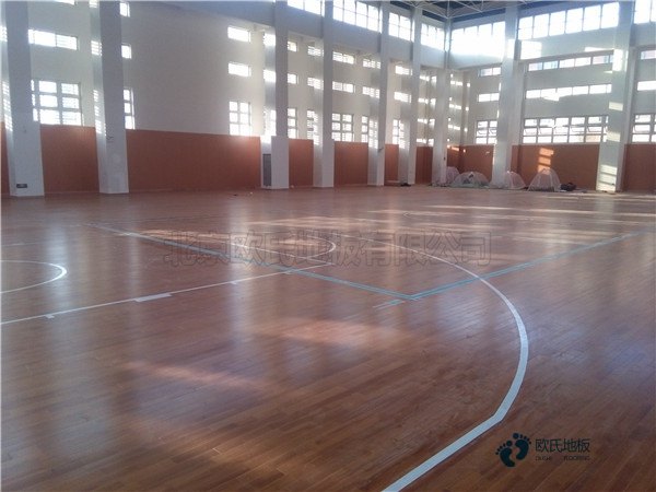 較好的籃球運(yùn)動(dòng)木地板消光