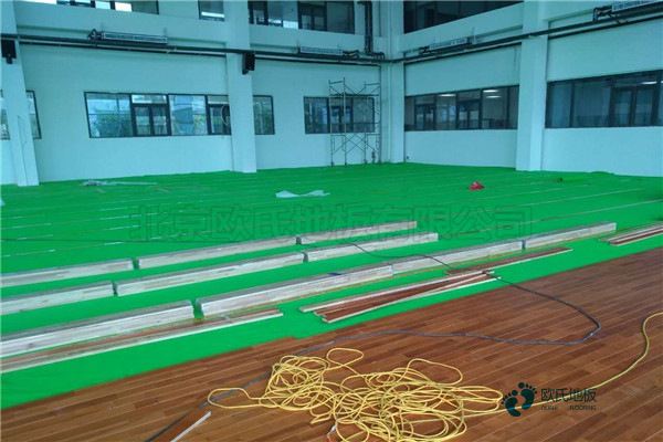 較好的籃球運動木地板什么材質(zhì)的耐用