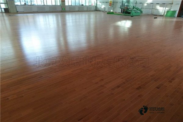 較好的籃球運(yùn)動(dòng)木地板的優(yōu)勢(shì)