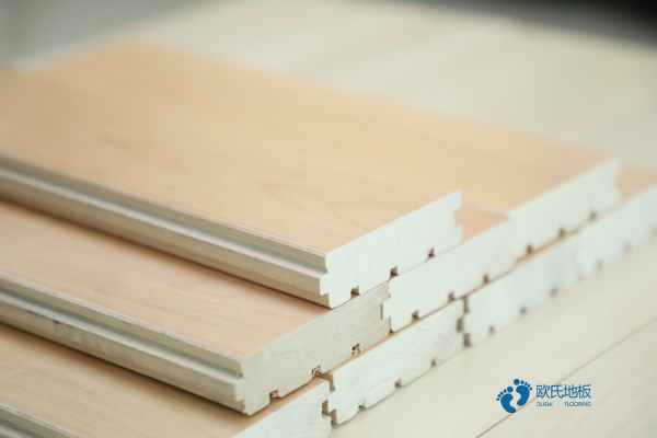 實(shí)木體育館地板為什么會鼓起來2