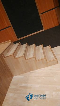 學?；@球木地板緩沖層多厚3