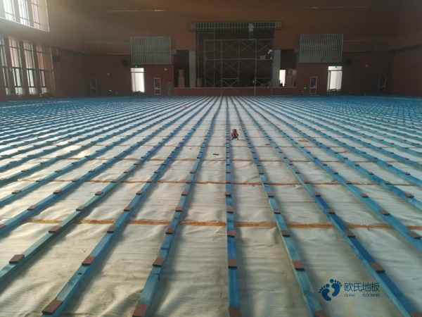 小學(xué)運(yùn)動體育木地板施工隊3