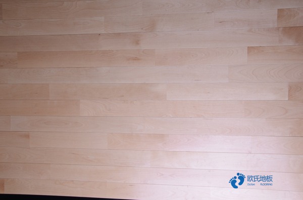 購買籃球場(chǎng)館木地板哪種牌子好3