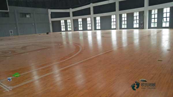 22mm厚運(yùn)動(dòng)場館木地板哪個(gè)牌子比較好1