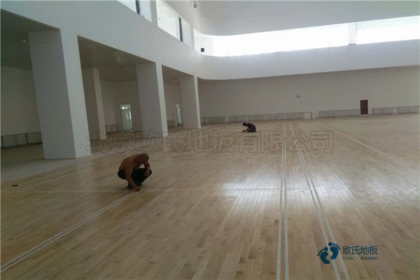 購(gòu)買運(yùn)動(dòng)場(chǎng)地板哪個(gè)牌子環(huán)保3