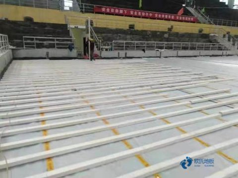 大學(xué)體育籃球地板施工流程