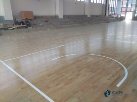 小學(xué)體育場館木地板施工團隊