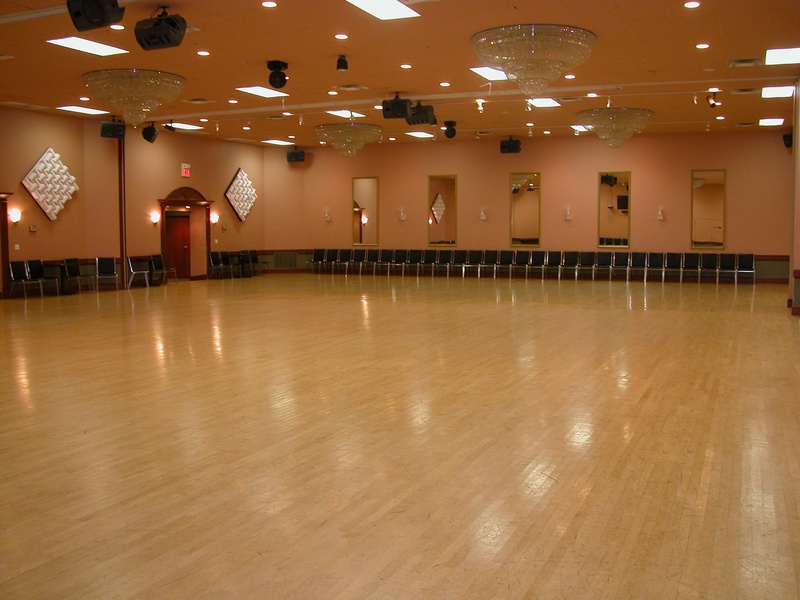 小學(xué)俄勒岡松舞臺(tái)場木地板施工團(tuán)隊(duì)3