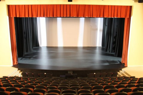 小學(xué)俄勒岡松舞臺(tái)體育場地地板施工方案