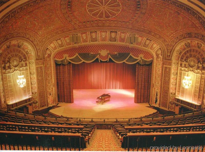 購買俄勒岡松舞臺(tái)場(chǎng)館木地板哪個(gè)牌子比較好3