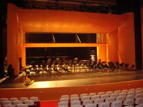 購買松木舞臺(tái)體育場地板牌子