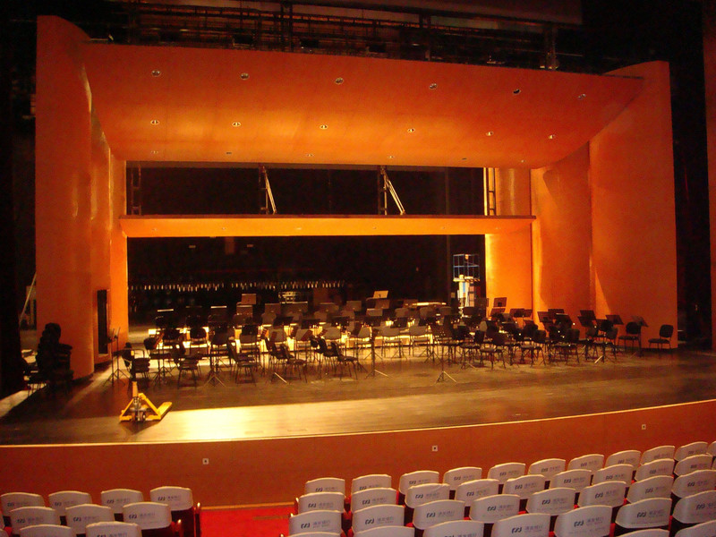 購買松木舞臺(tái)體育場地板牌子1