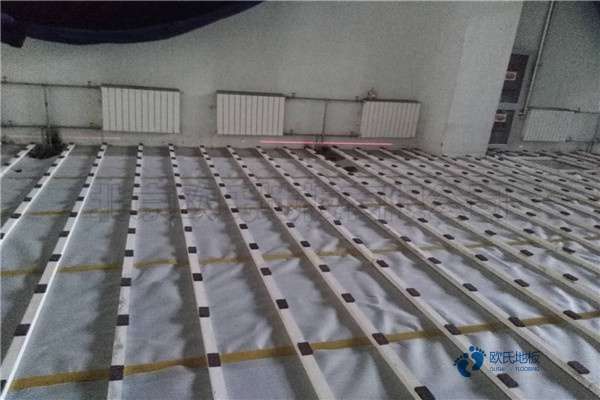 學(xué)?；@球館木地板防潮層1